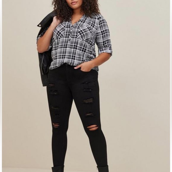 torrid Tops - Studio 3/4 Sleeve Pullover Top